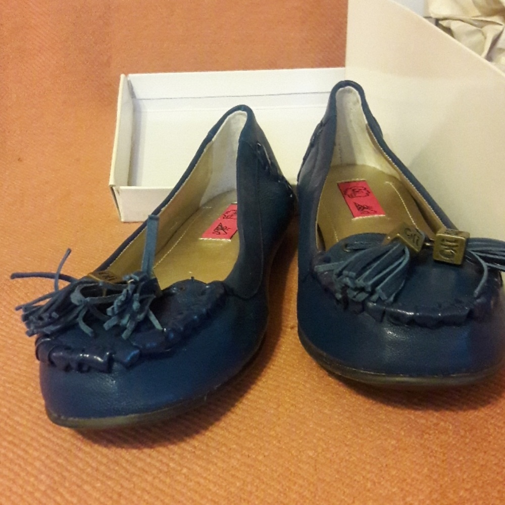 Shoes - Picture 4 of 4